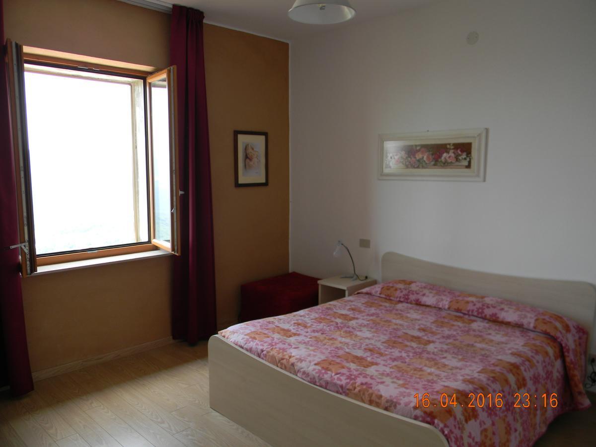 Albergo Ristorante Ragno D'Oro 皮亚恩卡斯塔尼亚伊奥 外观 照片